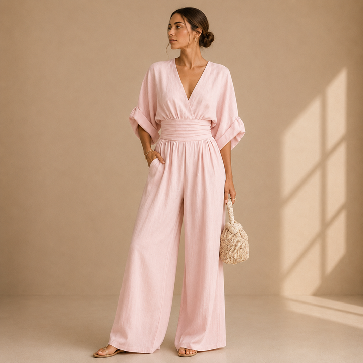 Tuta donna elegante per outfit serali o eventi speciali, design fluido e stile contemporaneo italiano.