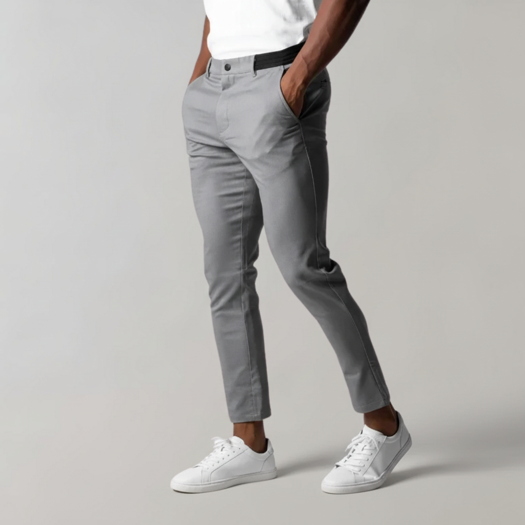 Pantaloni uomo chinos, vestibilità slim per massimo comfort. Ideali per un abbigliamento maschile moderno.