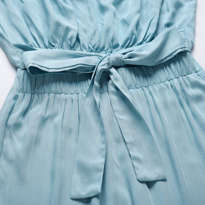 Tuta donna elegante estiva con bustier e gamba larga. Il nodo in vita la rende adatta a diversi outfit.