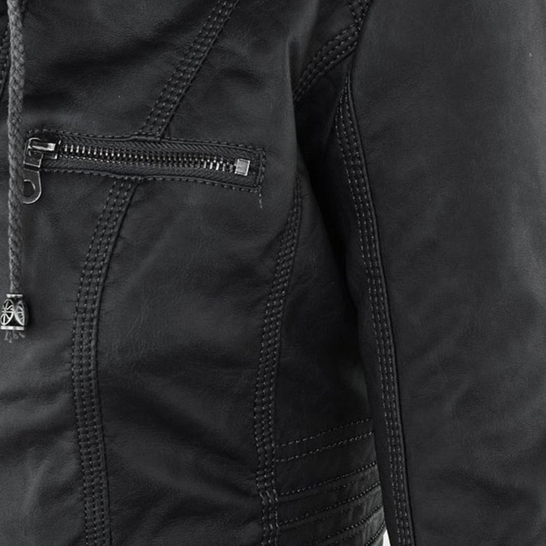 Giacca impermeabile donna, taglio moderno e vestibilità confortevole, perfetta per il tempo libero.