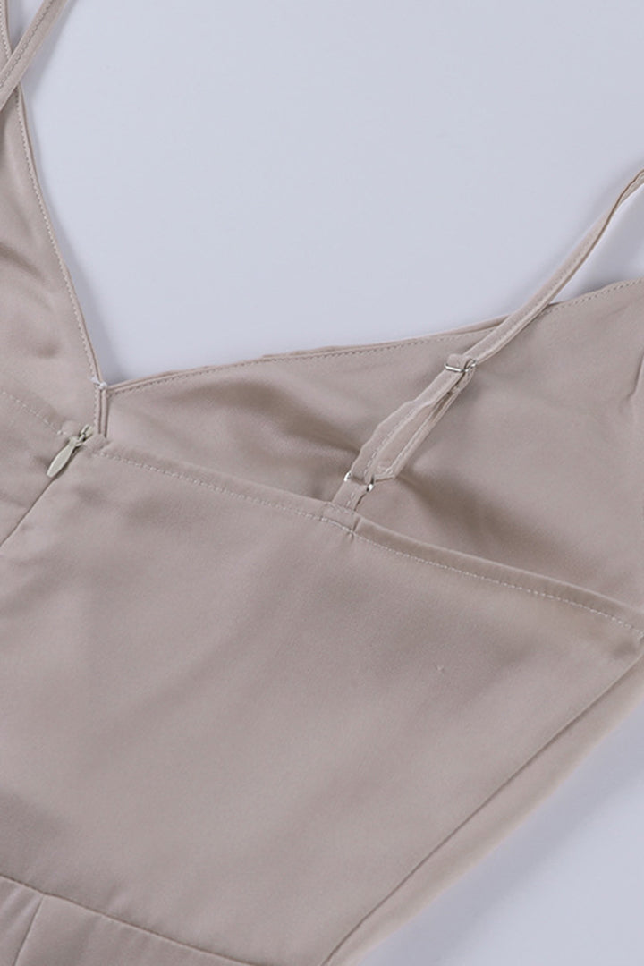 Abito da sera donna, taglio elegante e silhouette definita per eventi speciali.