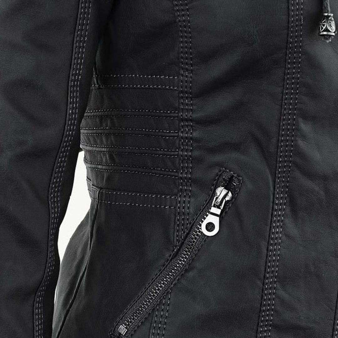 Giacca leggera da donna, perfetta per i giorni di pioggia, con cappuccio e design minimalista.