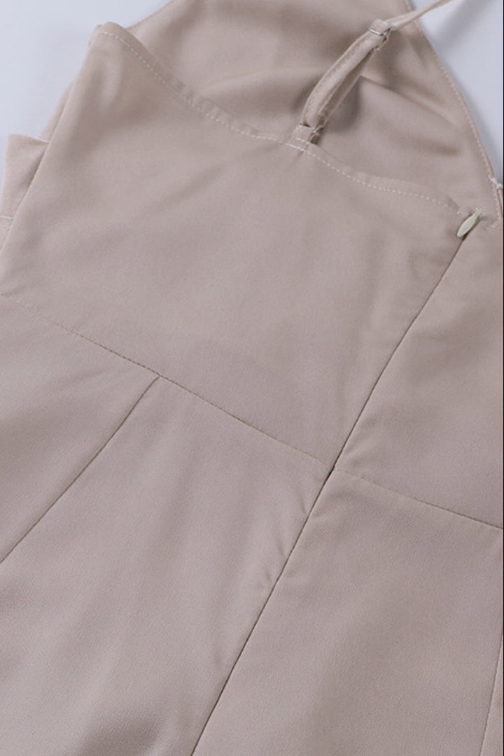 Abito donna da sera con silhouette fluida ed elegante, per occasioni speciali chic.