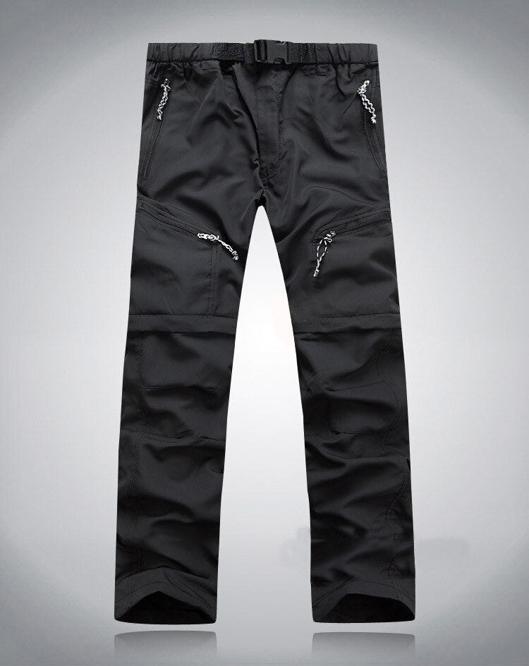 Pantaloni cargo uomo multitasche, convertibili per trekking e viaggio. Stile sportivo e funzionale.