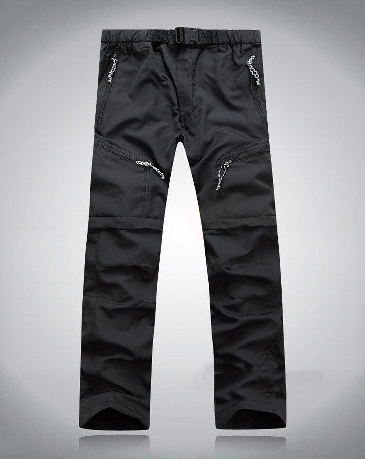Pantaloni cargo uomo multitasche, convertibili per trekking e viaggio. Stile sportivo e funzionale.