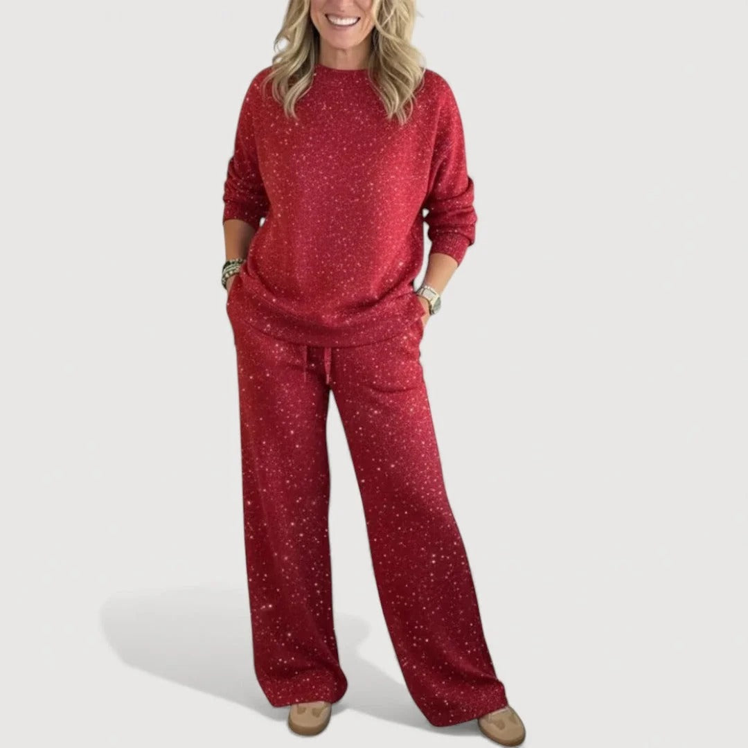 Completo due pezzi donna stile rilassato con top girocollo e pantaloni larghi. Outfit coordinato loungewear effetto brillante.