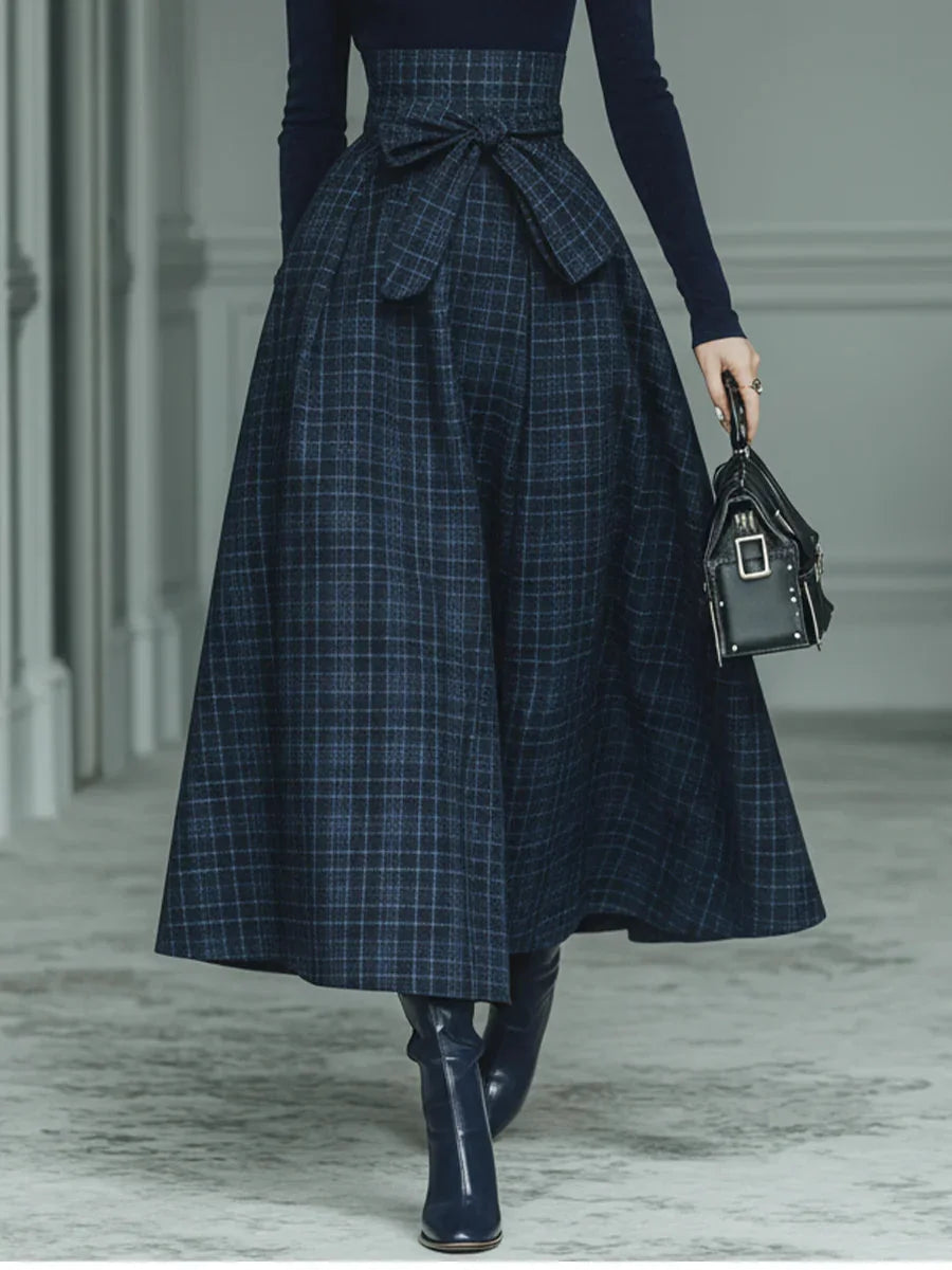 Abbigliamento donna: completo due pezzi autunno inverno, dolcevita caldo e gonna a quadri per stile versatile.