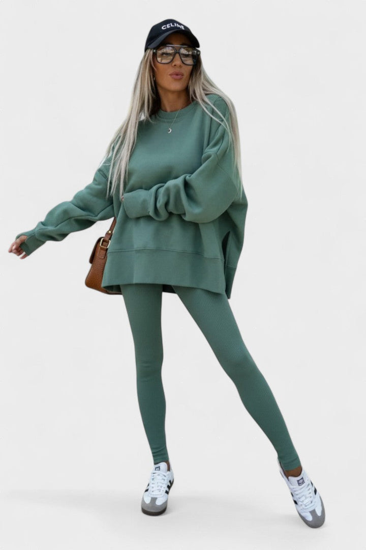 Moda donna: completo due pezzi oversize, un capo irrinunciabile per comfort e stile nella stagione fredda.
