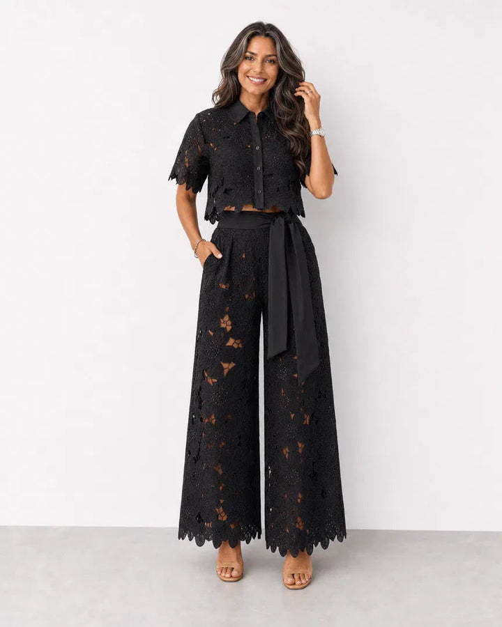 Completo due pezzi donna elegante e comodo: crop top pizzo e pantalone palazzo per cerimonie estive.