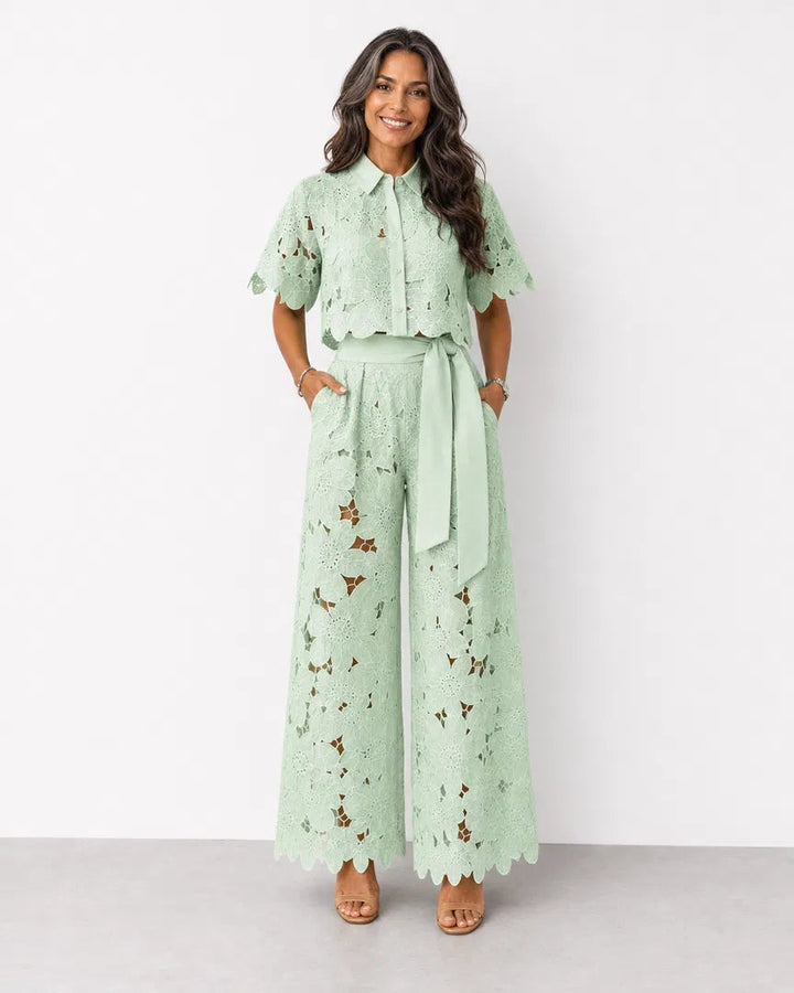 Completo due pezzi donna elegante con crop top in pizzo e pantalone palazzo. Ideale per primavera estate.