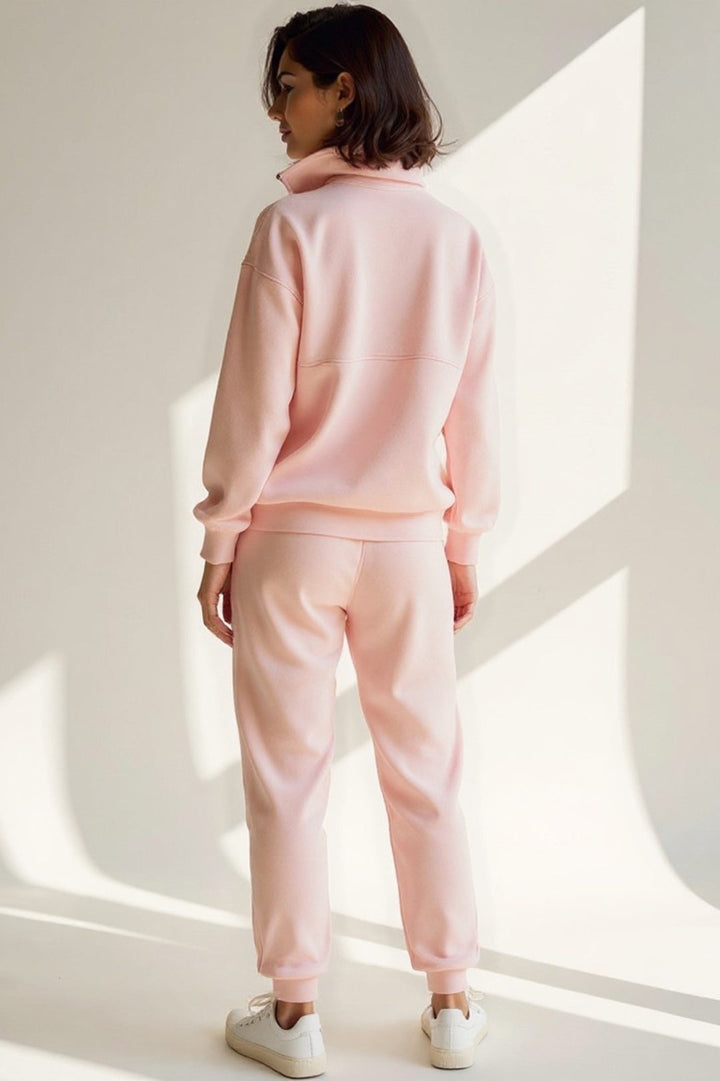 Completo donna in cotone morbido (felpa e jogger). Perfetto per sport, relax e look casual.