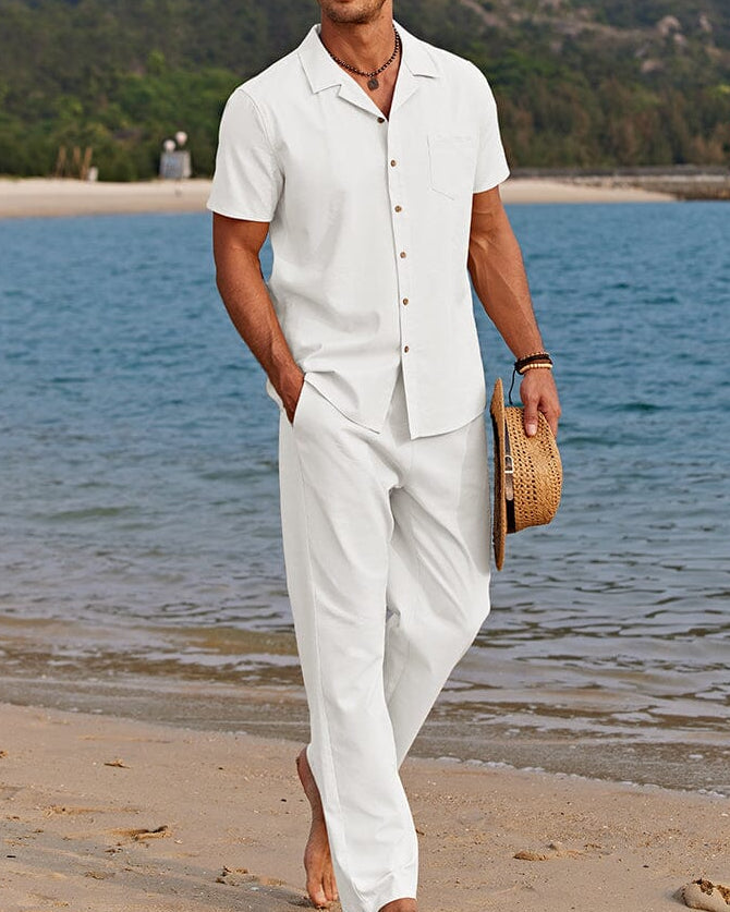 Camicia manica corta e pantaloni uomo coordinati. Completo estivo casual leggero per un look fresco e moderno.