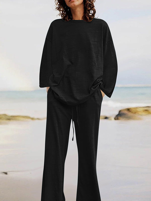 Moda femminile: completo due pezzi con top girocollo e pantaloni palazzo ampi. Design moderno e ultra comodo.