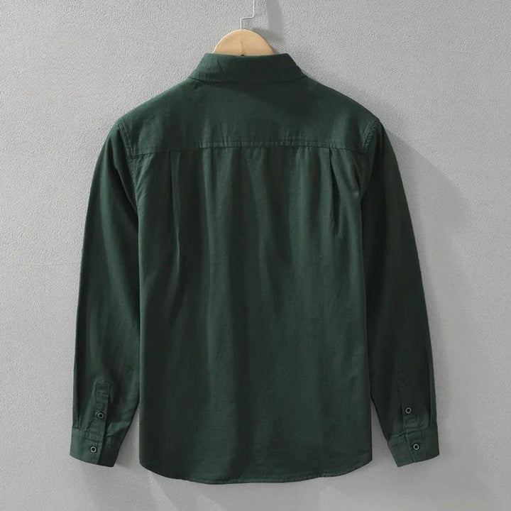 Camicia uomo bianca, viola o verde a maniche lunghe. Stile versatile e comfort casual per primavera e autunno.