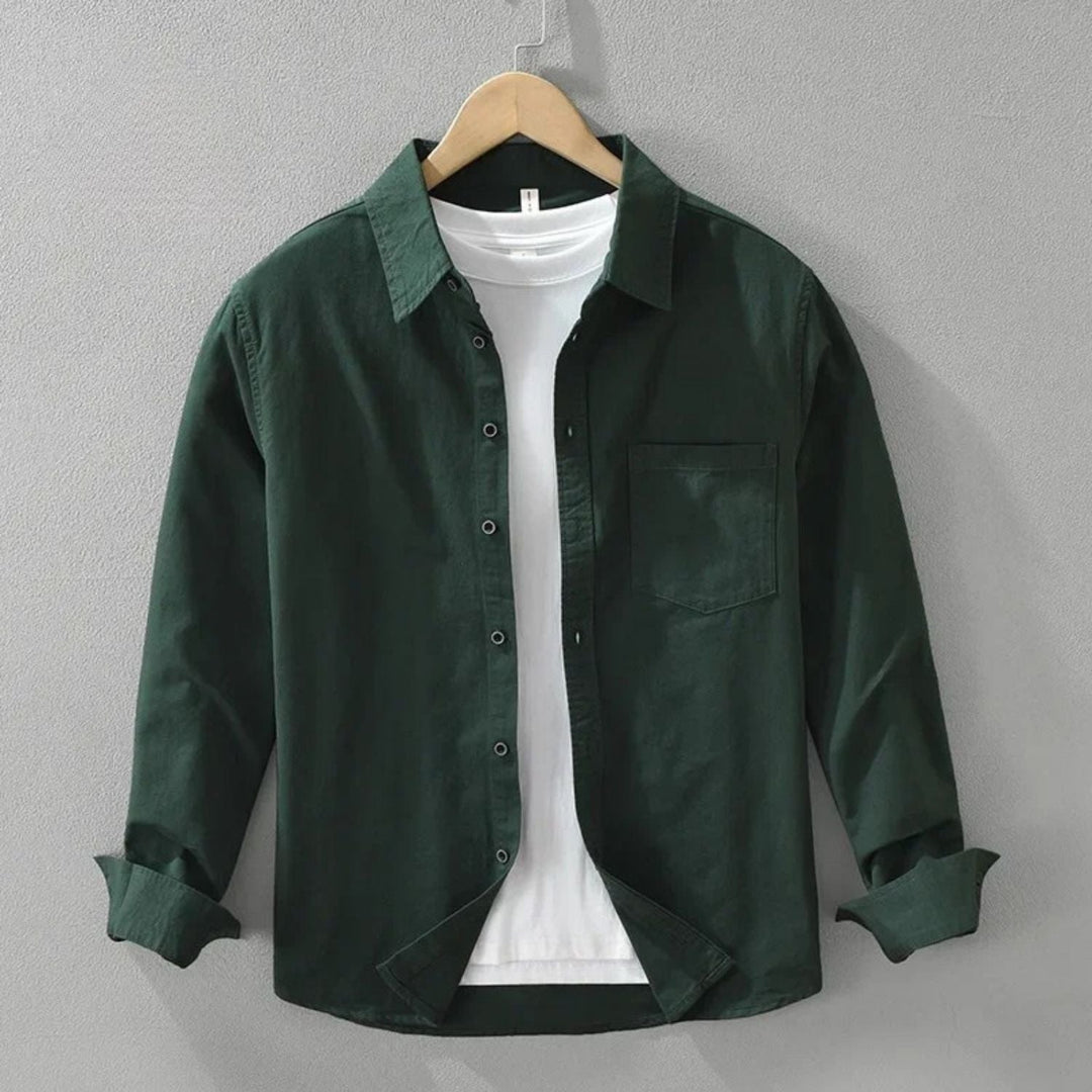 Camicia uomo a maniche lunghe verde, comfort versatile per l'ufficio o per un look casual autunnale.