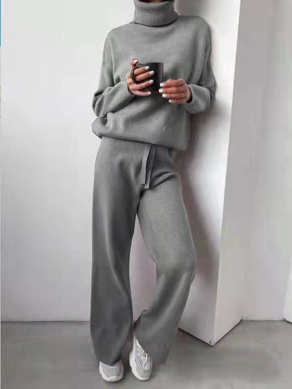 Set invernale donna in maglia, pantaloni e maglione, look casual chic, morbido e accogliente.