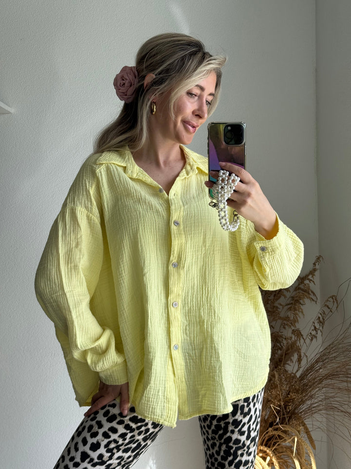 Moderna blusa oversize donna giallo chiaro, maniche lunghe, vestibilità comoda per ogni occasione.