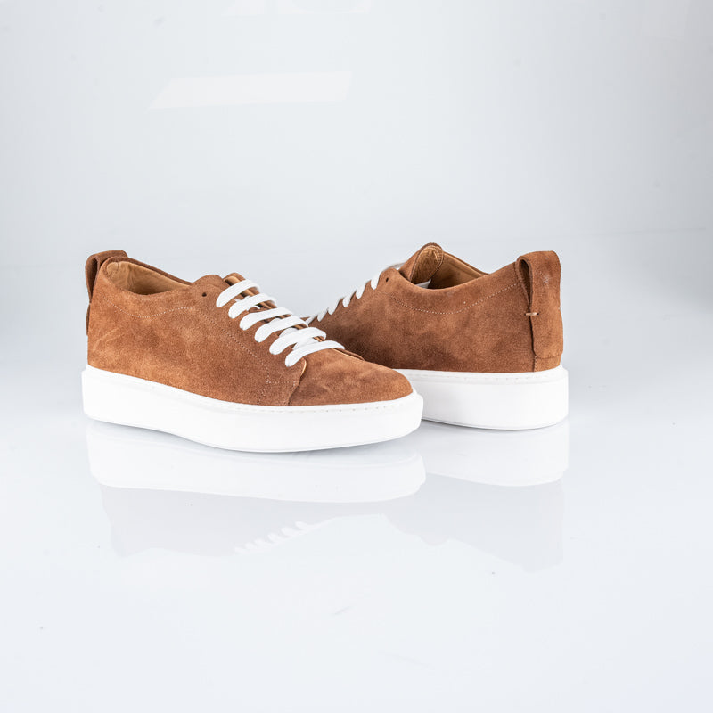 Dettaglio sneakers rialzate uomo 6 cm. Qualità e comfort, aumentano l'altezza con stile e discrezione. Scarpe moda.