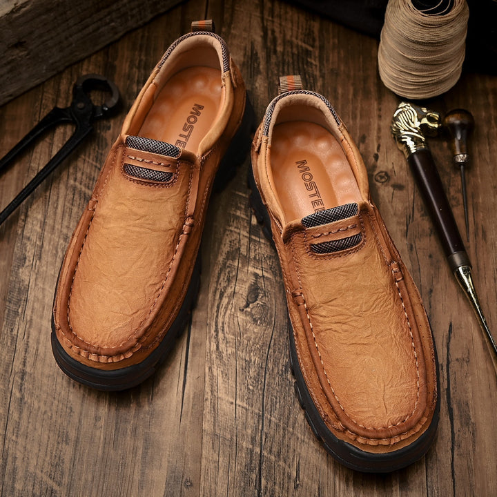 Scarpe quotidiane uomo slip-on, nere, ammortizzate, suola antiscivolo, un must-have per il comfort.