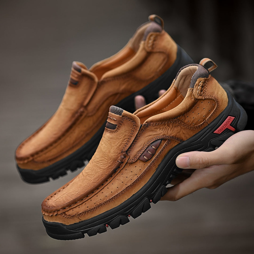 Scarpe uomo nere per ufficio, slip-on, comode, con suola antiscivolo per una camminata sicura.