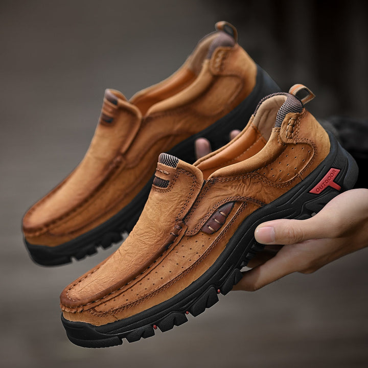 Scarpe uomo nere per ufficio, slip-on, comode, con suola antiscivolo per una camminata sicura.
