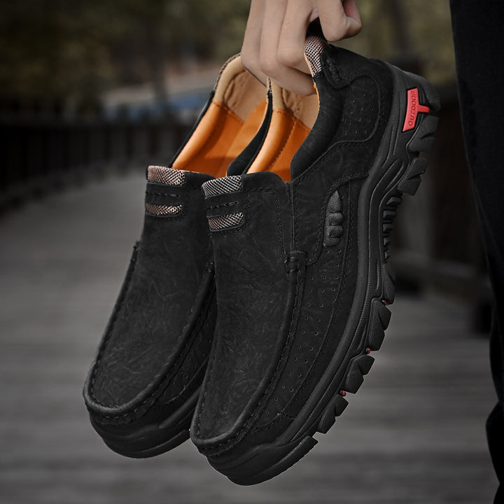 Scarpe comode slip-on uomo nere, ideali per la moda maschile, con supporto ammortizzato.