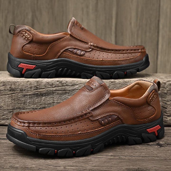 Stivali casual uomo slip-on bicolore (nero/arancio) con design moderno, comfort e suola antiscivolo.