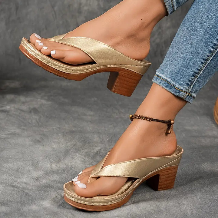 Sandali donna estivi, comfort e traspirabilità. Con supporto arco e tacco basso. Calzature eleganti per l'estate.