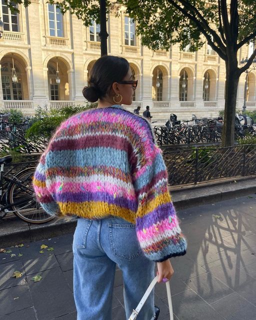 Cardigan donna morbido a taglio aperto, ideale per un look elegante e confortevole.