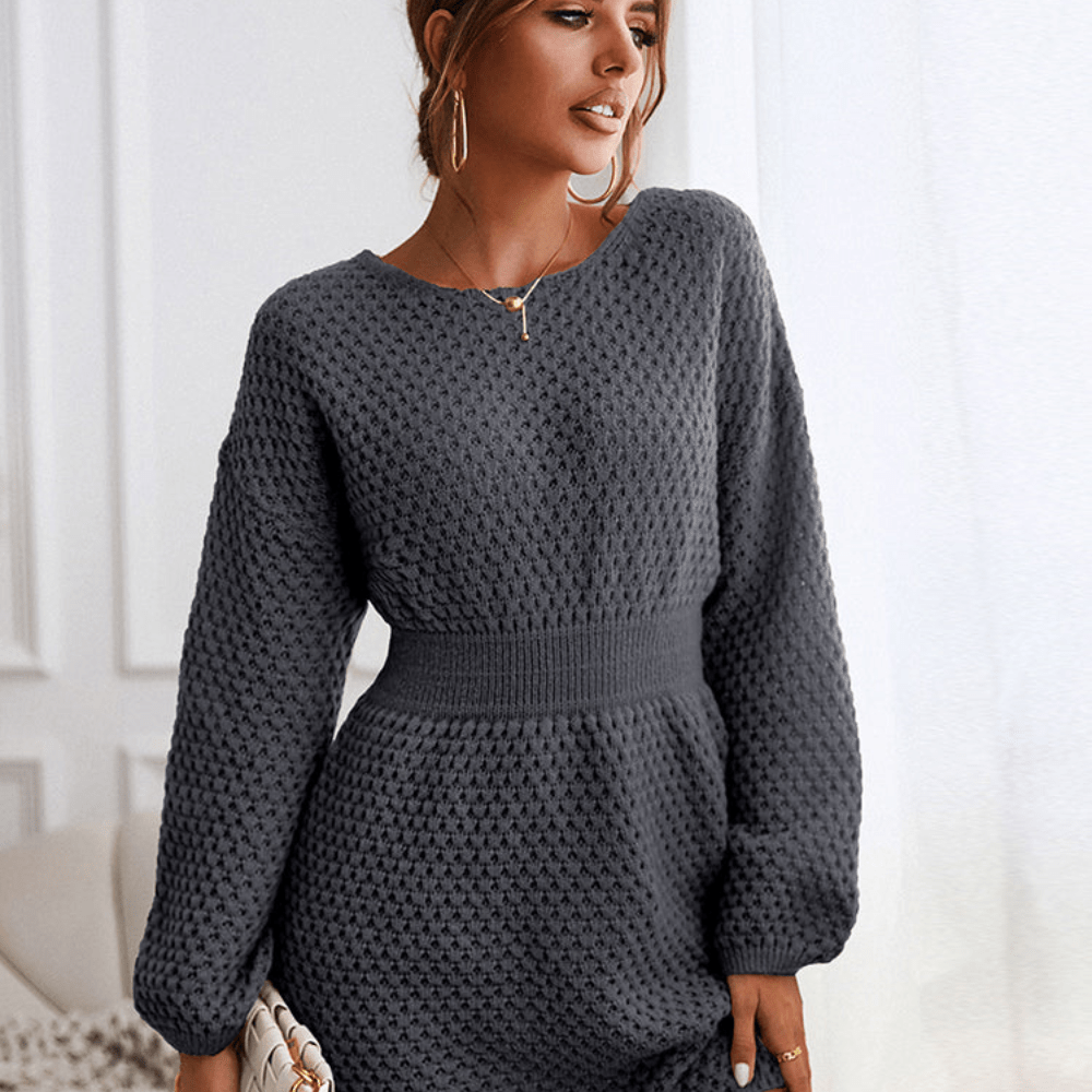 Vestito aderente a maniche lunghe per donna, perfetto come miniabito elegante da giorno o per outfit serali.