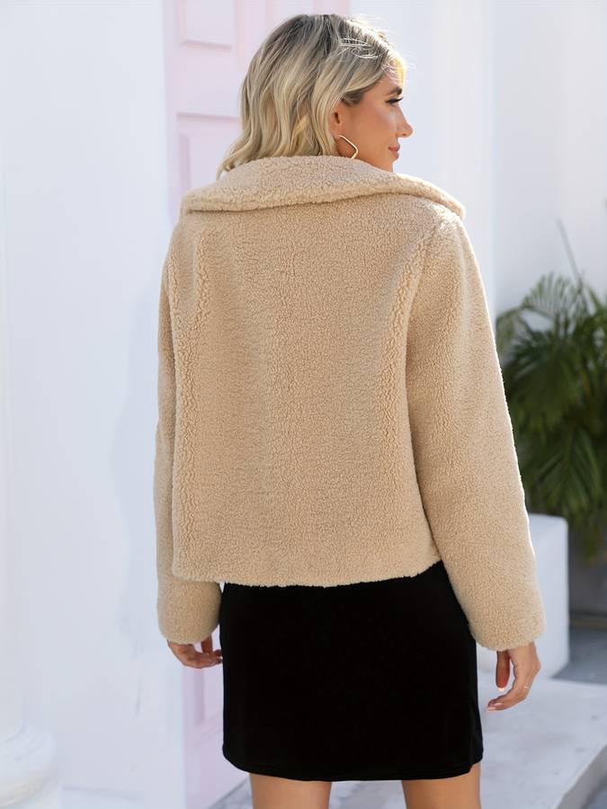 Giacca donna elegante e versatile in stile teddy, perfetta per l'eleganza quotidiana e il massimo comfort.