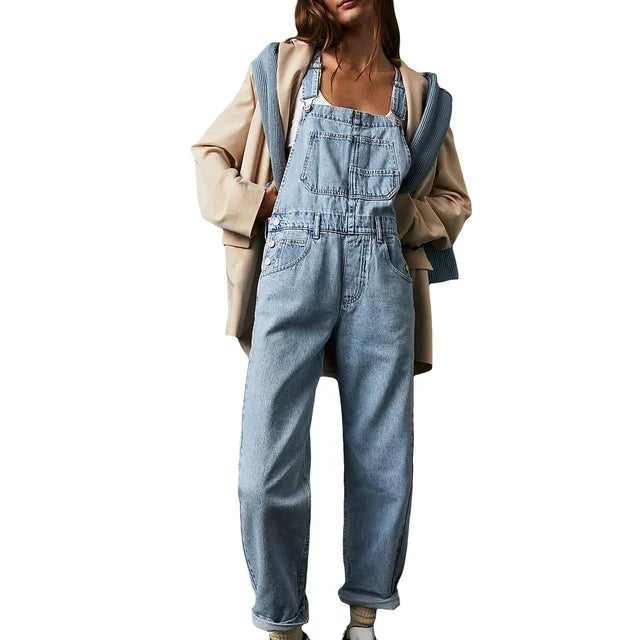 Comoda tuta in denim da donna con gamba larga e spalline sottili, ideale per un look estivo versatile e casual.
