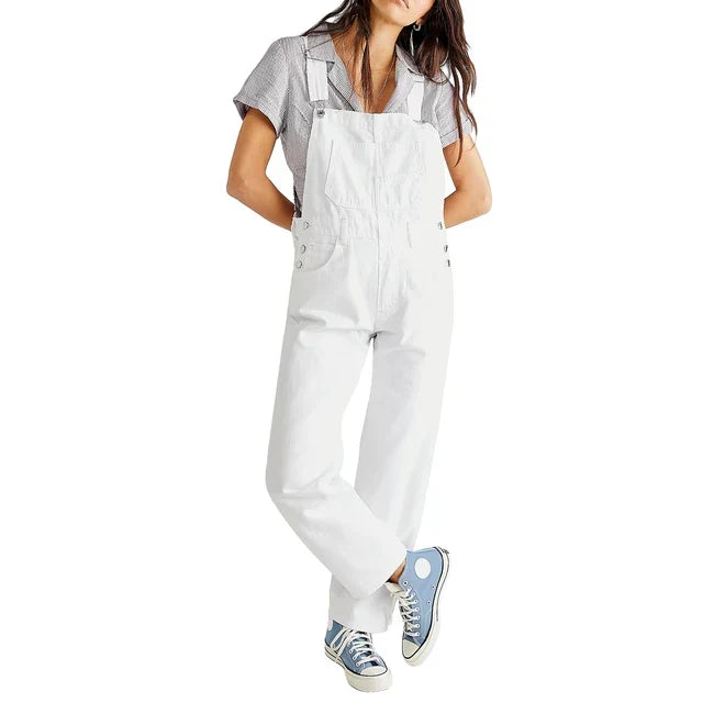 Tuta jumpsuit in denim estiva per donna, perfetta per un look casual chic. Abbigliamento moda donna comodo e versatile.