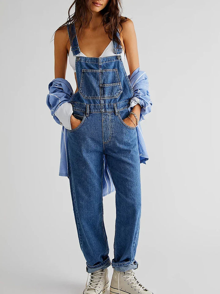 Jumpsuit tuta denim donna estiva, look casual chic con spalline sottili e gamba larga. Abbigliamento estivo versatile.