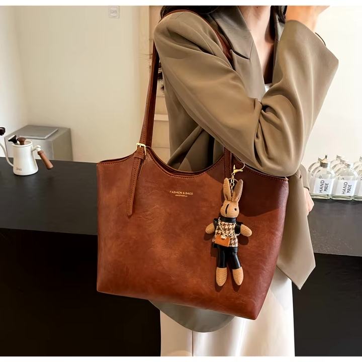 Borsa a tracolla donna in pelle vegana, accessorio moda versatile per lavoro, tempo libero e occasioni speciali.