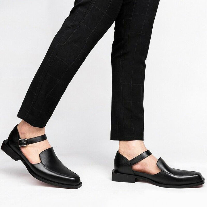 Scarpe donna estive, sandali neri con punta chiusa e fasce, offrono comfort e stile per l'estate. Modello slip-on.