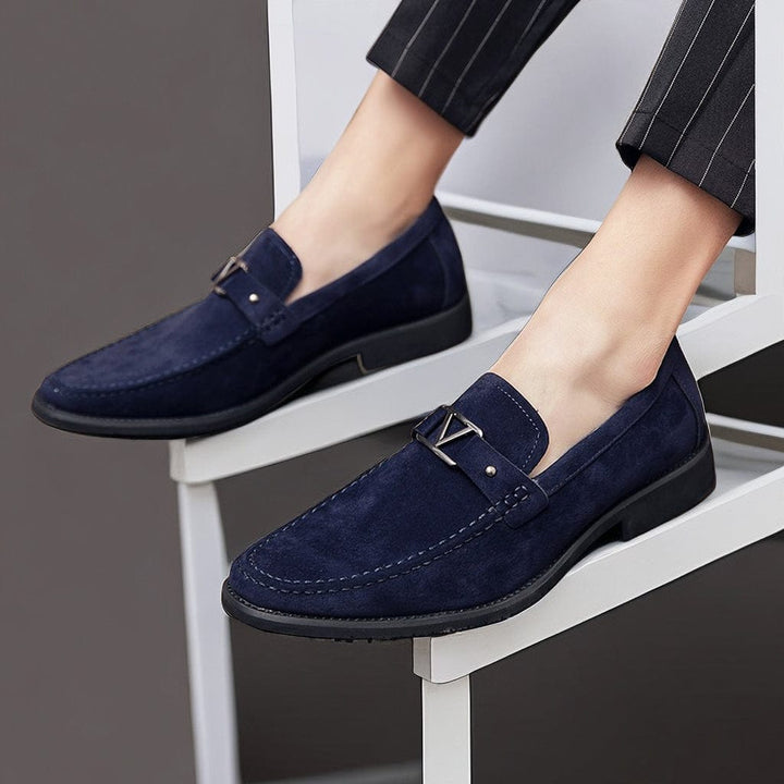 Eleganti mocassini uomo in pelle con fibbia, calzature slip-on business e casual, suola antiscivolo per sicurezza.