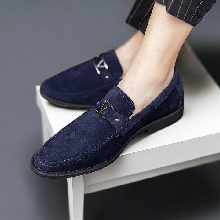 Calzature uomo: mocassini slip-on eleganti con fibbia, perfetti per outfit formali e business. Suola in gomma.