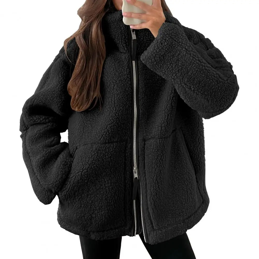 Giacca teddy donna super confortevole, capo spalla ideale per affrontare il freddo autunnale e invernale.