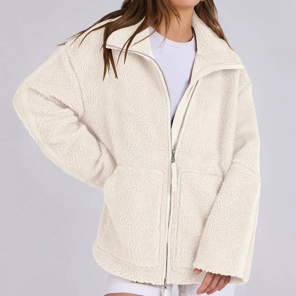 Giacca teddy donna: un must-have moda autunno/inverno. Stile moderno e comfort avvolgente garantiti.