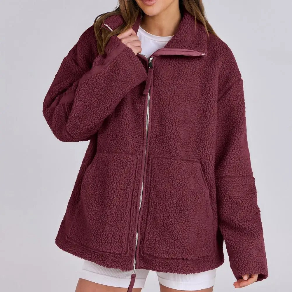 Giacca teddy donna, outerwear casual e caldo. Ideale per le giornate fredde di autunno/inverno con stile.
