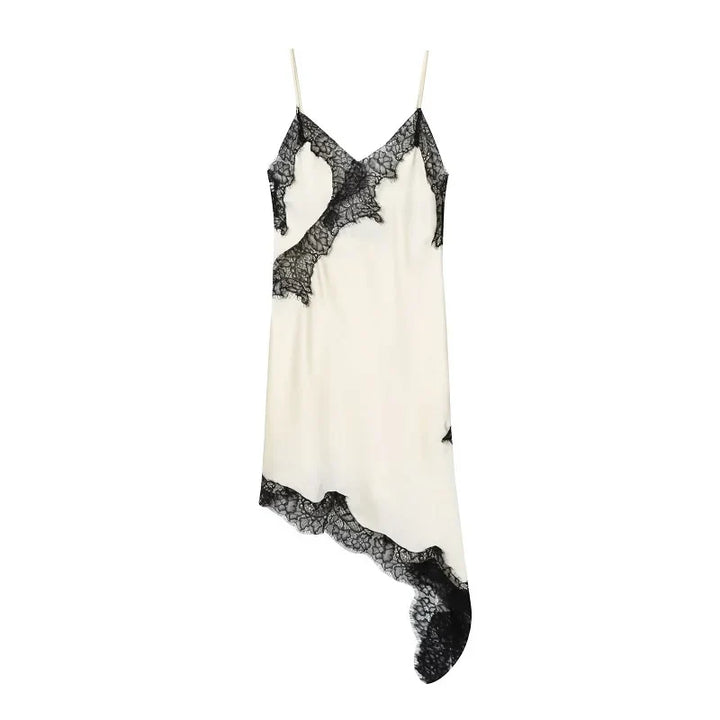 Abito in pizzo da donna, raffinato con orlo asimmetrico. Perfetto per un'eleganza senza tempo e un fascino unico.