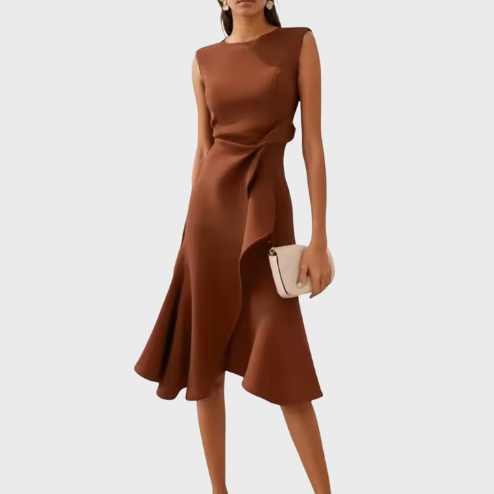 Abito midi donna asimmetrico senza maniche, perfetto per un'eleganza raffinata nelle feste estive.