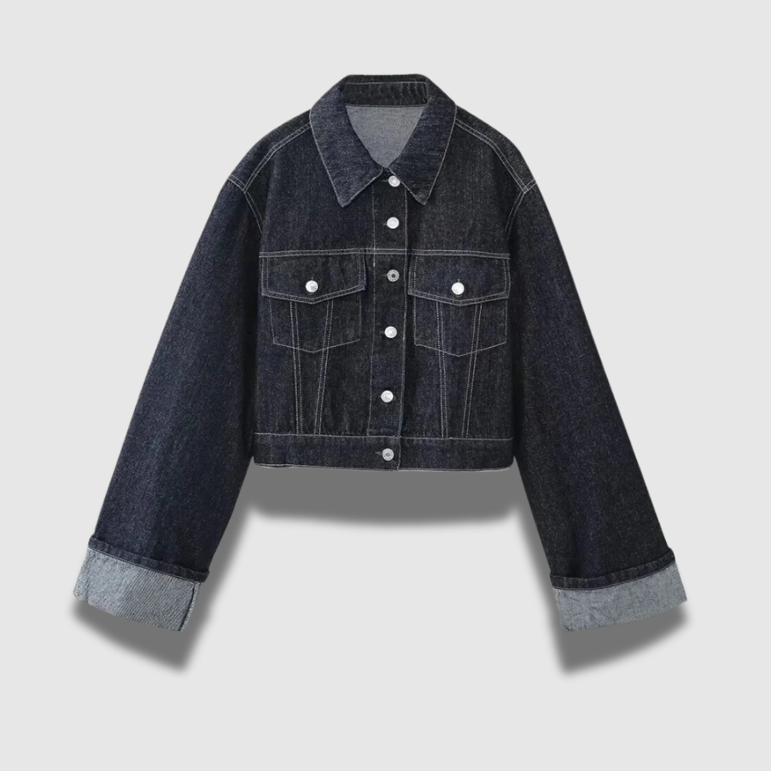 Outfit denim donna con giacca e pantaloni jeans moderni, ideali per un abbigliamento versatile e trendy.