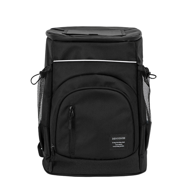 Zaino termico unisex capiente in uso, ideale come borsa frigo per viaggi, picnic ed escursioni estive.