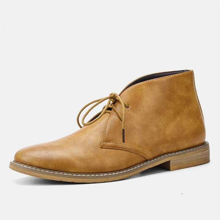 Stivali Chukka da uomo in pelle, tonalità versatile che si adatta a ogni outfit maschile.