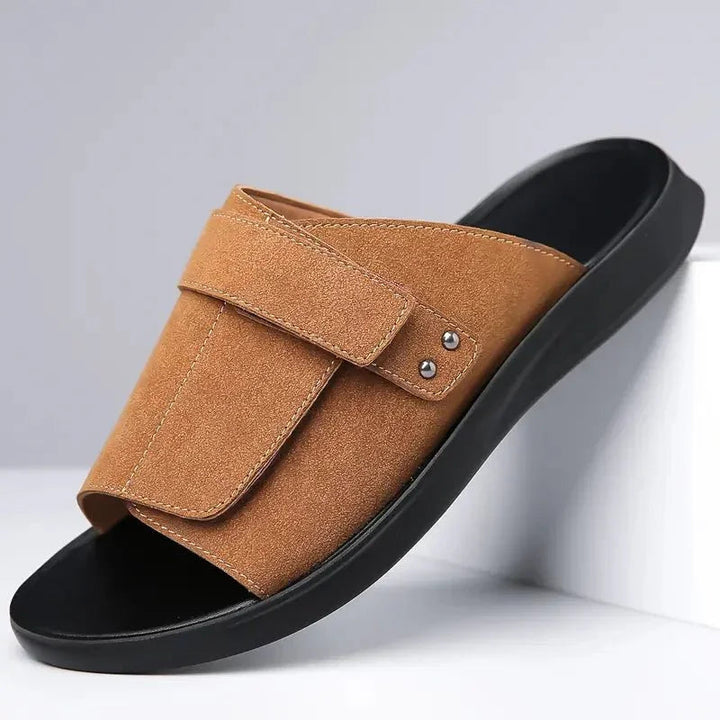 Sandali uomo estivi regolabili, perfetti per il comfort e il passeggio, con suola ergonomica.
