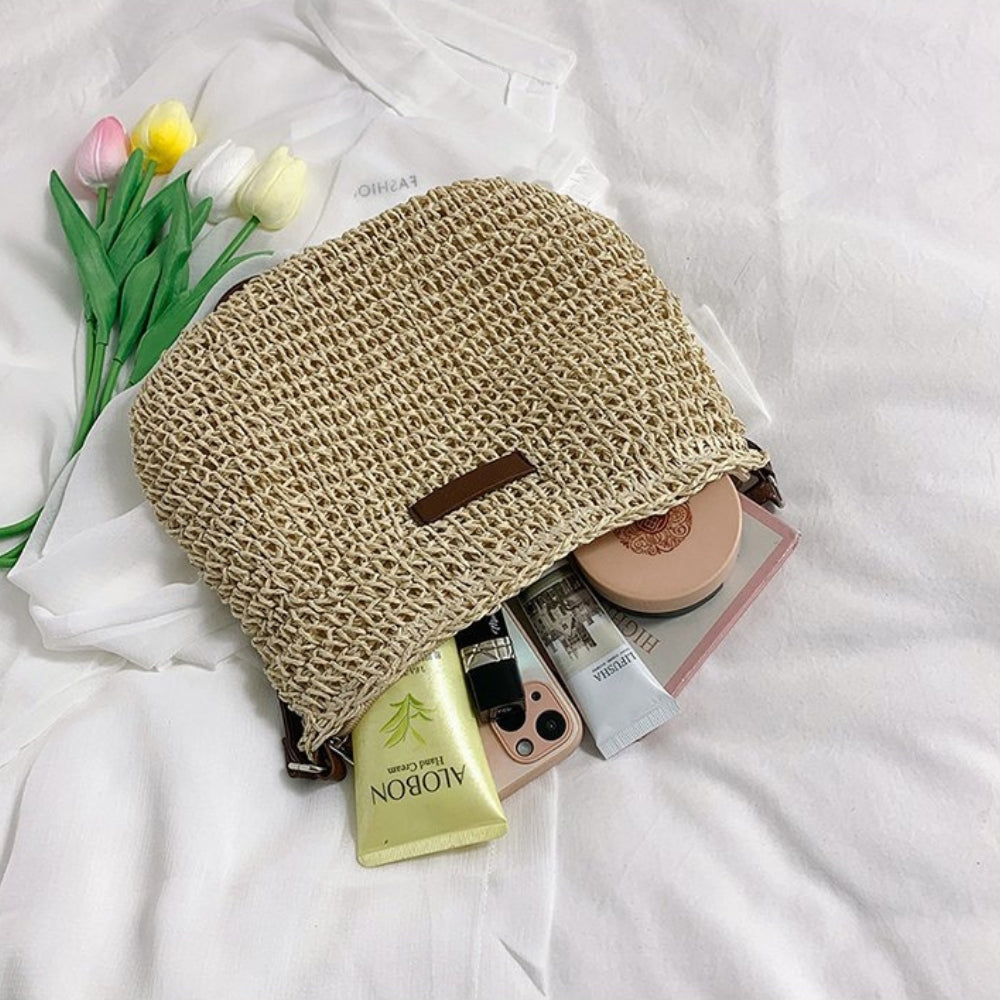 Borsa donna a spalla intrecciata in beige. Accessorio versatile per outfit quotidiani e da viaggio.