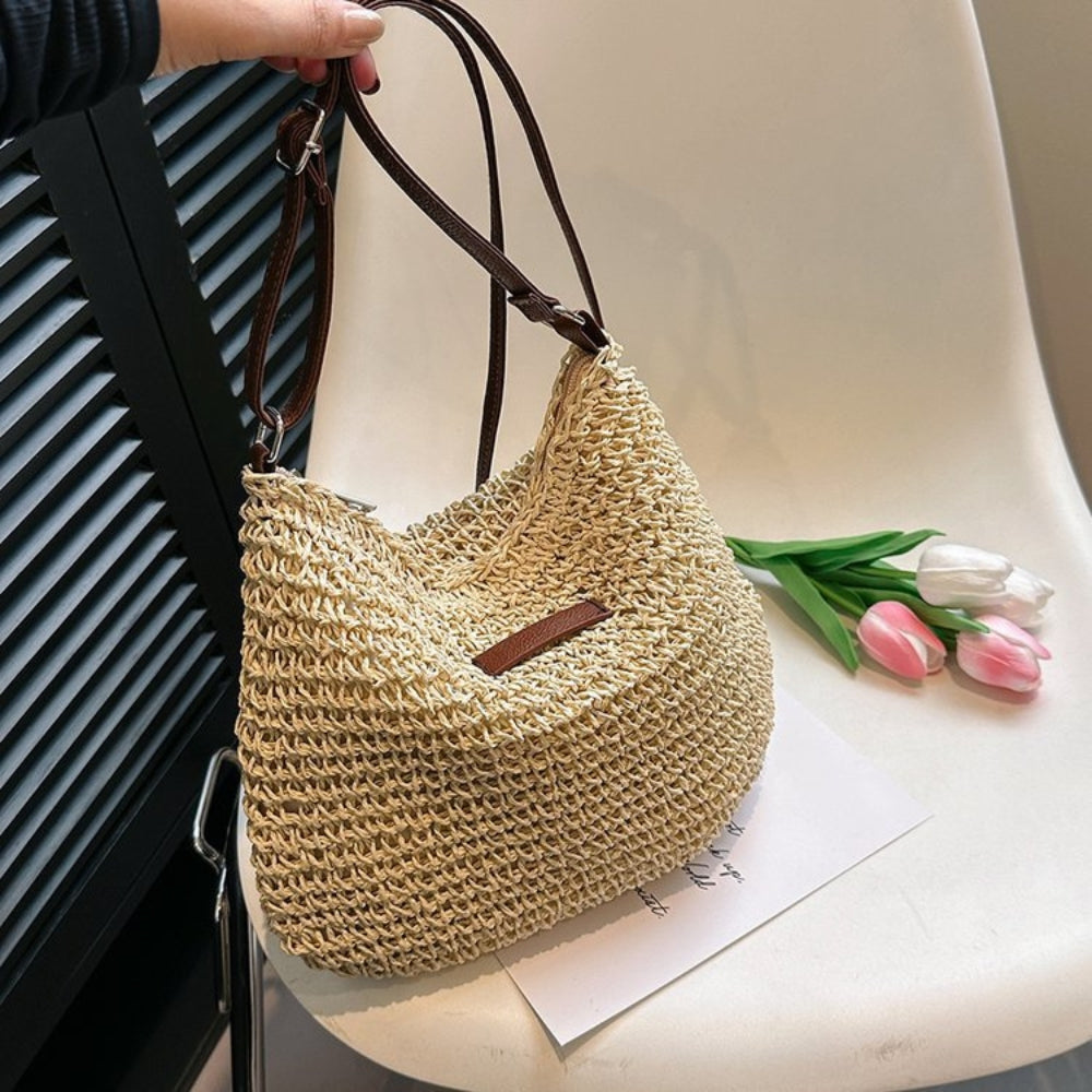 Borsa a spalla da donna intrecciata beige. Perfetta per le tue avventure quotidiane e di viaggio.