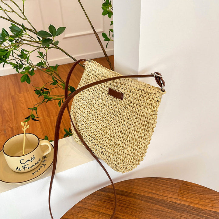 Borsa a spalla donna beige con design intrecciato. Versatile, ideale per ogni occasione di moda.